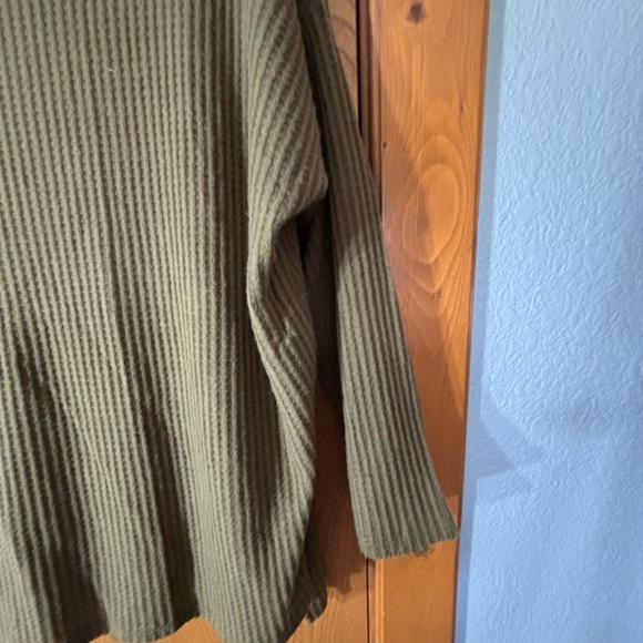 Green Cowl Neck Ribbed Sweater - Picture 9 of 12